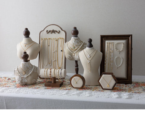 Luxury Necklace Display Portrait Model Wooden Window Jewelry Displays Rack Counter Bracelet Ring Organizer Display Props