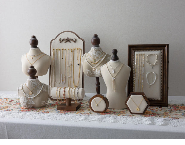 Luxury Necklace Display Portrait Model Wooden Window Jewelry Displays Rack Counter Bracelet Ring Organizer Display Props