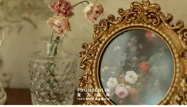 Retro European relief round resin small photo frame picture frame ornament homestay wall decoration literary light luxury wall h