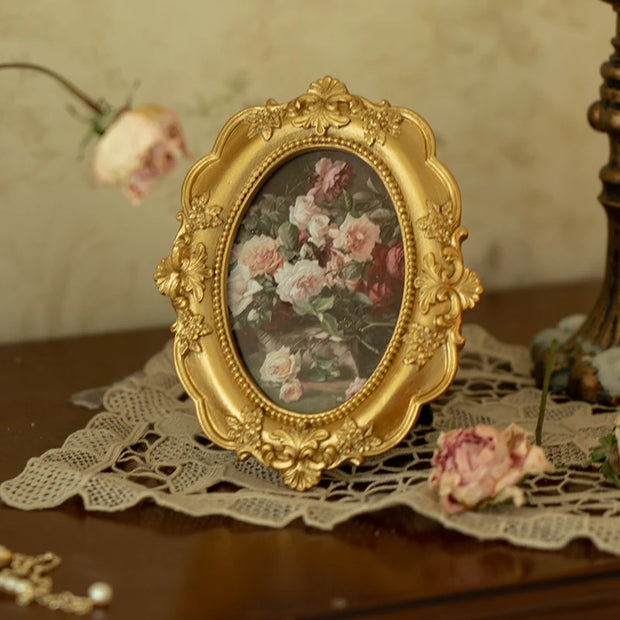 Retro European relief round resin small photo frame picture frame ornament homestay wall decoration literary light luxury wall h