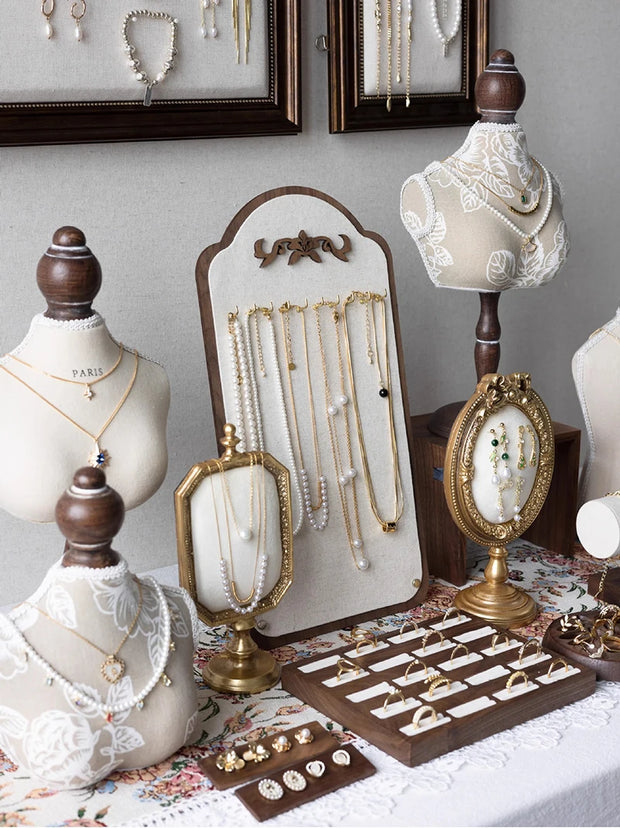 Luxury Necklace Display Portrait Model Wooden Window Jewelry Displays Rack Counter Bracelet Ring Organizer Display Props