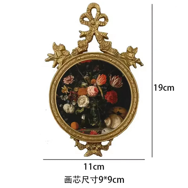 Retro European relief round resin small photo frame picture frame ornament homestay wall decoration literary light luxury wall h
