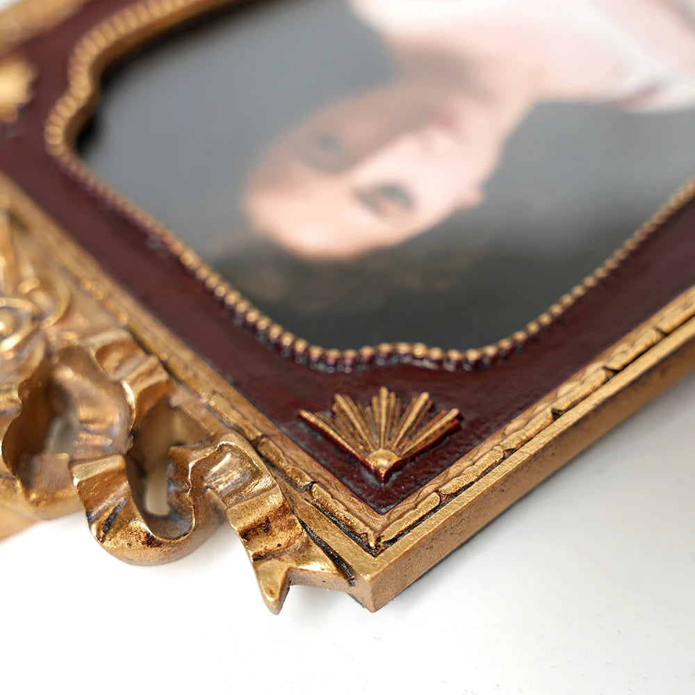 European Retro Gold Carved Photo Frame – Elegant Princess Style Resin Décor