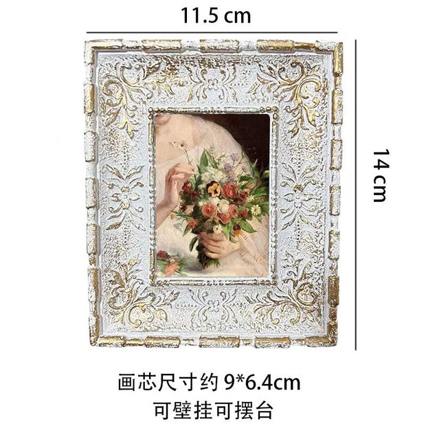 Retro European relief round resin small photo frame picture frame ornament homestay wall decoration literary light luxury wall h
