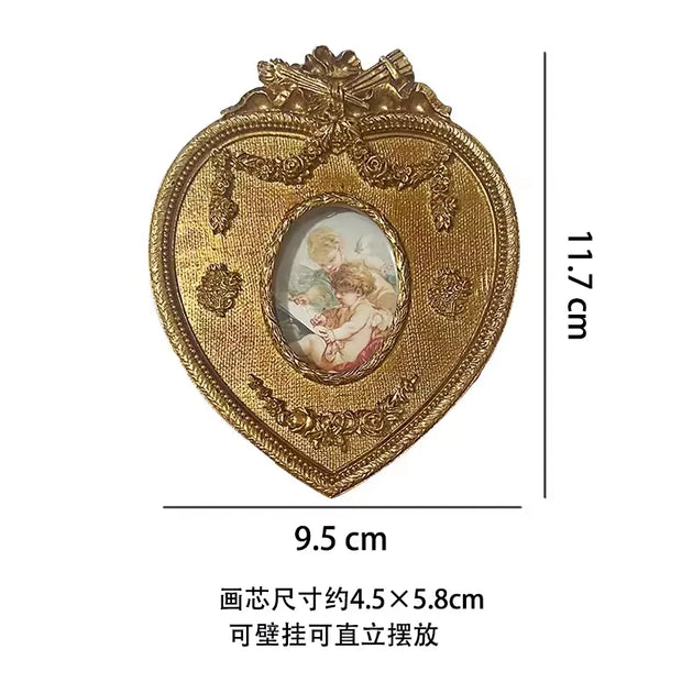 Retro European relief round resin small photo frame picture frame ornament homestay wall decoration literary light luxury wall h