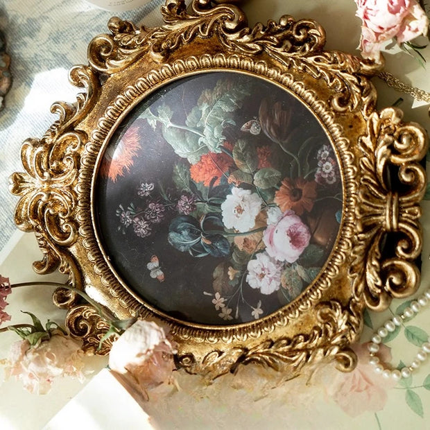 Retro European relief round resin small photo frame picture frame ornament homestay wall decoration literary light luxury wall h
