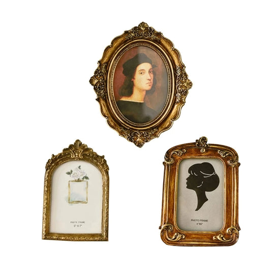 367A Elegant Retro Royal Court Photo Frame – Home Art & Décor