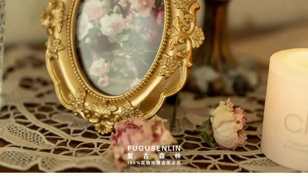 Retro European relief round resin small photo frame picture frame ornament homestay wall decoration literary light luxury wall h