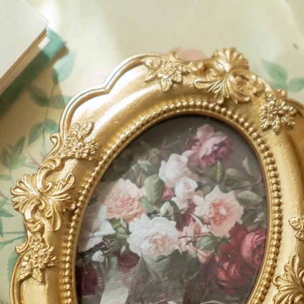 Retro European relief round resin small photo frame picture frame ornament homestay wall decoration literary light luxury wall h