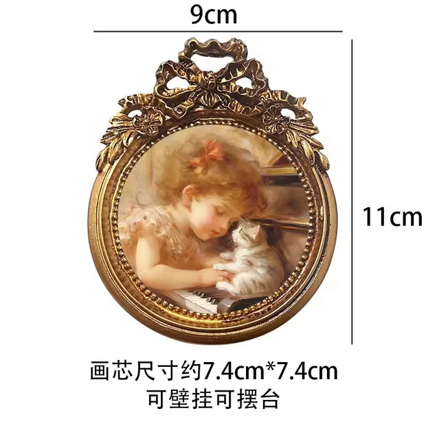 Retro European relief round resin small photo frame picture frame ornament homestay wall decoration literary light luxury wall h