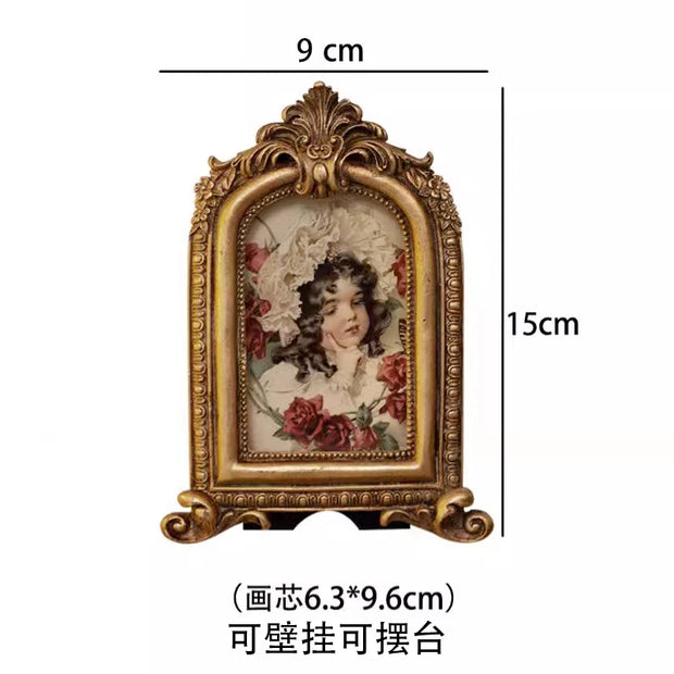 Retro European relief round resin small photo frame picture frame ornament homestay wall decoration literary light luxury wall h