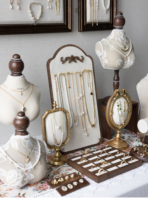 Luxury Necklace Display Portrait Model Wooden Window Jewelry Displays Rack Counter Bracelet Ring Organizer Display Props