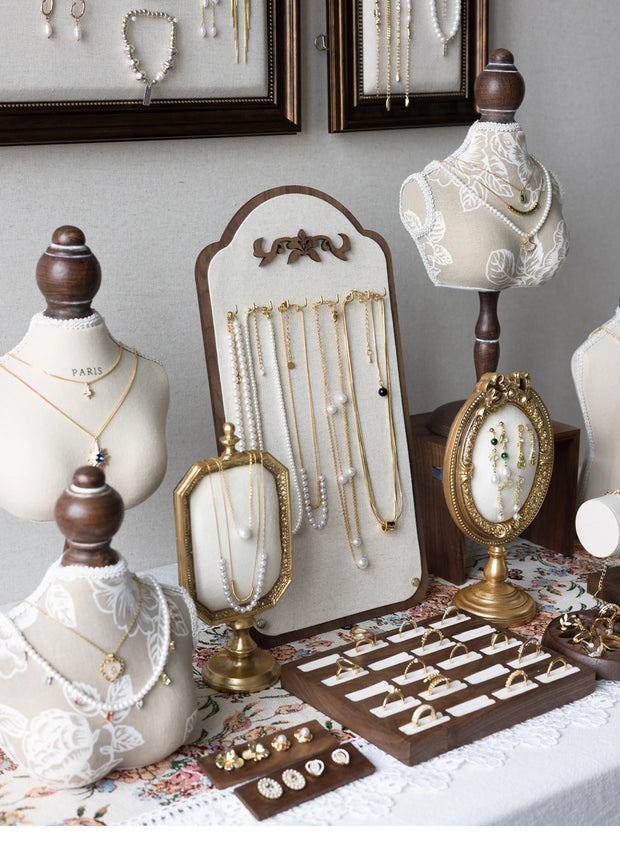 Luxury Necklace Display Portrait Model Wooden Window Jewelry Displays Rack Counter Bracelet Ring Organizer Display Props