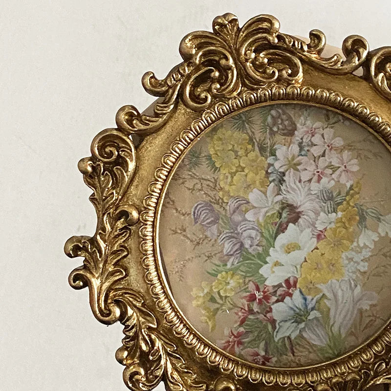 Vintage Baroque Round Resin Photo Frame – Floral Embossed Tabletop & Wall Display