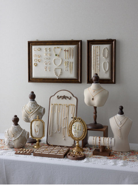 Luxury Necklace Display Portrait Model Wooden Window Jewelry Displays Rack Counter Bracelet Ring Organizer Display Props