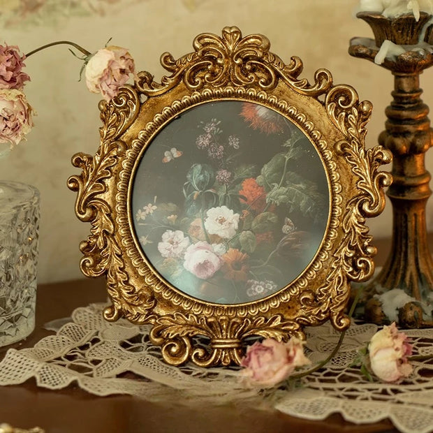 Retro European relief round resin small photo frame picture frame ornament homestay wall decoration literary light luxury wall h