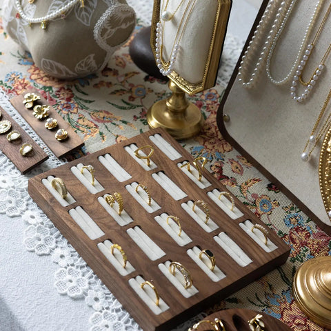 Luxury Necklace Display Portrait Model Wooden Window Jewelry Displays Rack Counter Bracelet Ring Organizer Display Props