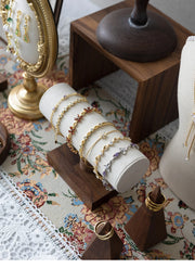 Luxury Necklace Display Portrait Model Wooden Window Jewelry Displays Rack Counter Bracelet Ring Organizer Display Props