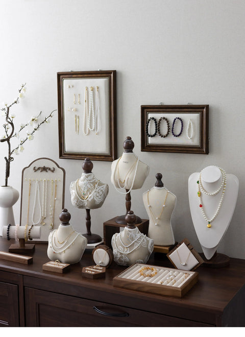 Luxury Necklace Display Portrait Model Wooden Window Jewelry Displays Rack Counter Bracelet Ring Organizer Display Props