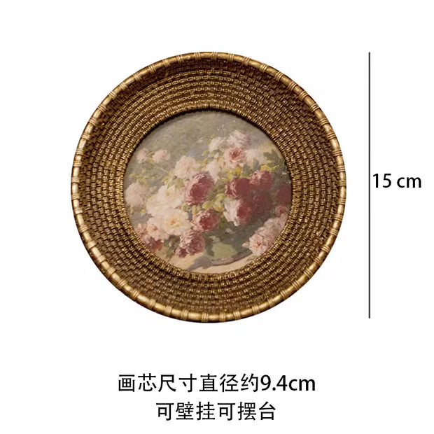 Retro European relief round resin small photo frame picture frame ornament homestay wall decoration literary light luxury wall h