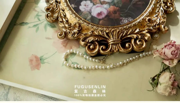 Retro European relief round resin small photo frame picture frame ornament homestay wall decoration literary light luxury wall h