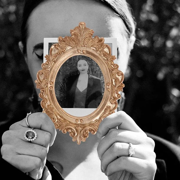 Wall Decoration Vintage Golden Retro Photo Frame Decorative European Victorian Style Pictures Frames Shooting Photo Props